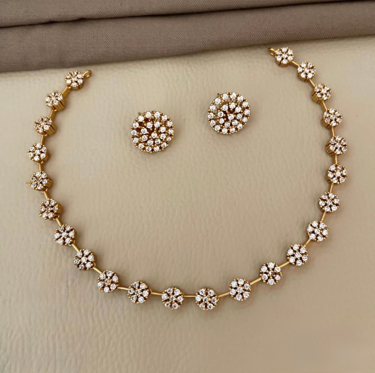 Simple AD White Stone Necklace