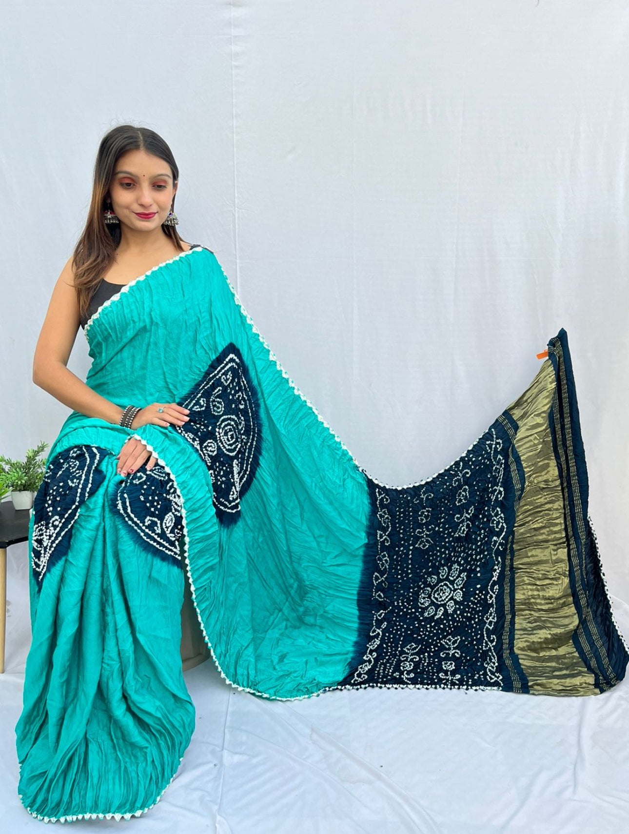 Gajji Silk Hand Tied Bhandhini/Bandej Saree with Contrast Round Design and Lagdi Patta