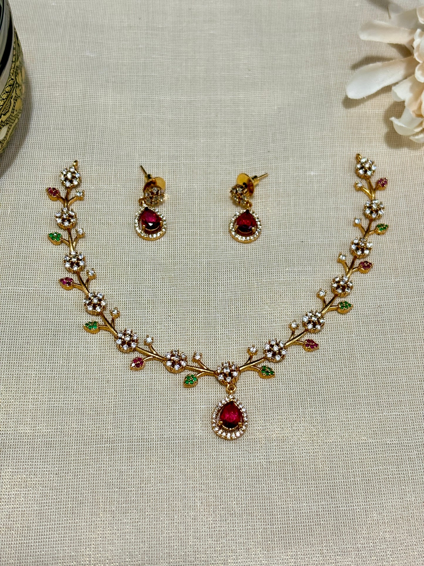 AD Simple Floral Necklace