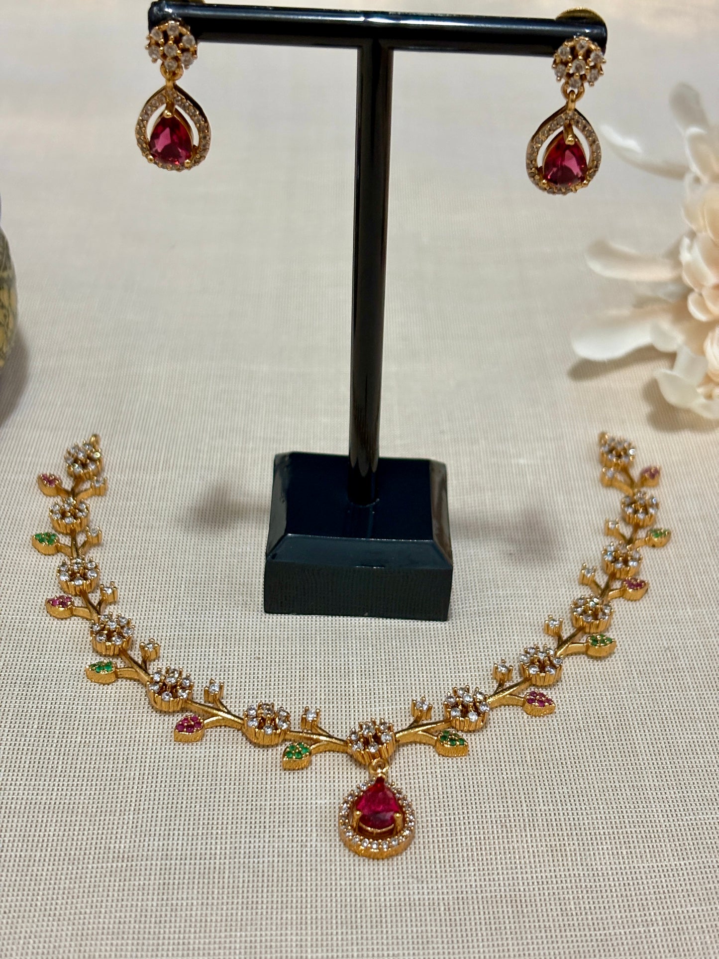 AD Simple Floral Necklace