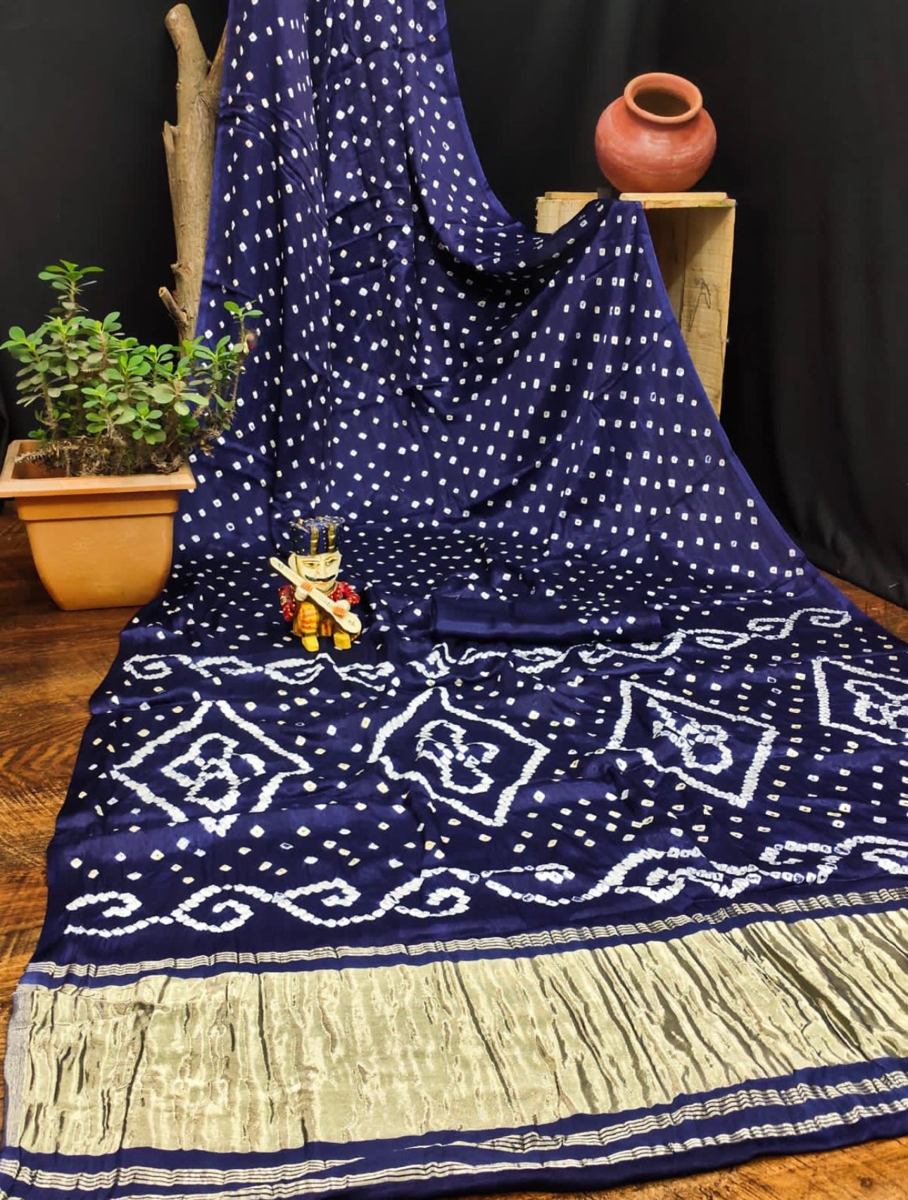 Hand Tied Bhandini/Bandhej Gajji Silk Saree with Lagdi Patta