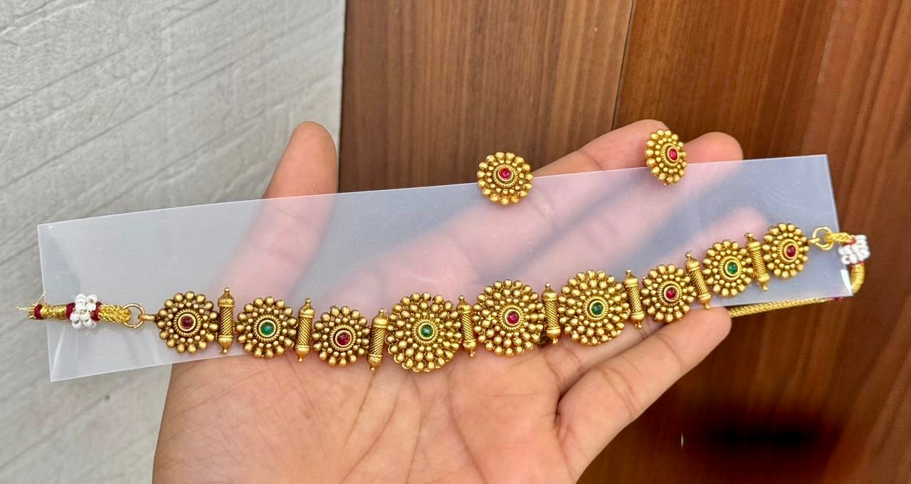 Chakra - Choker with Studs - Green and Red