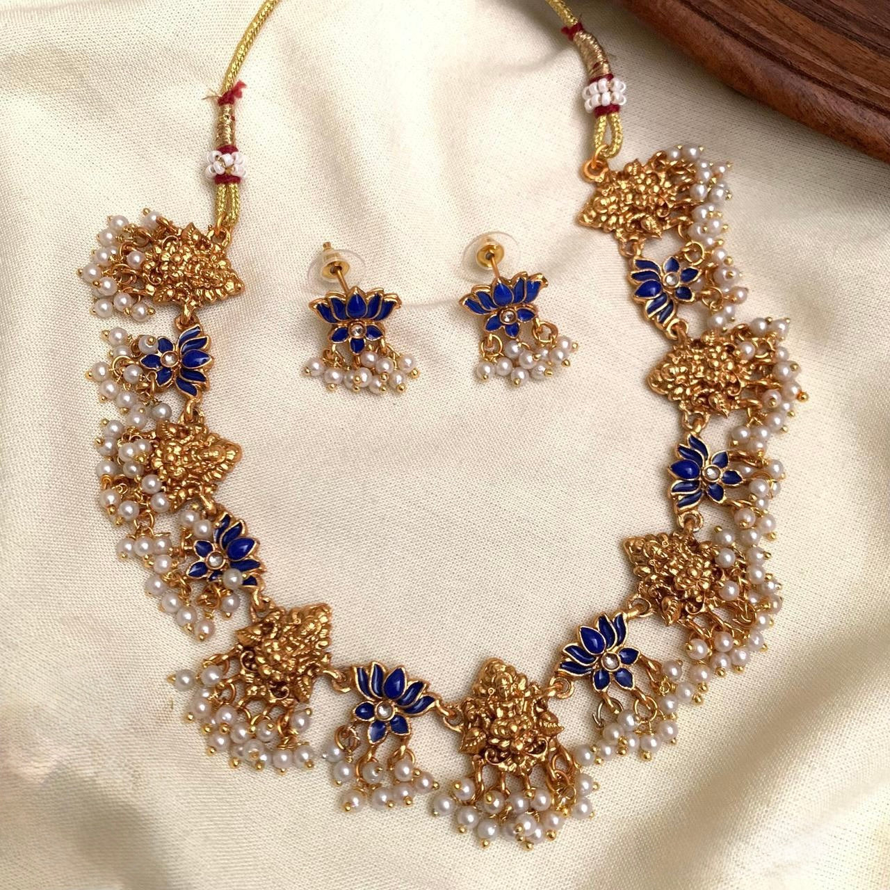 Kamala Lakshmi -  Necklace with Pearls - Blue
