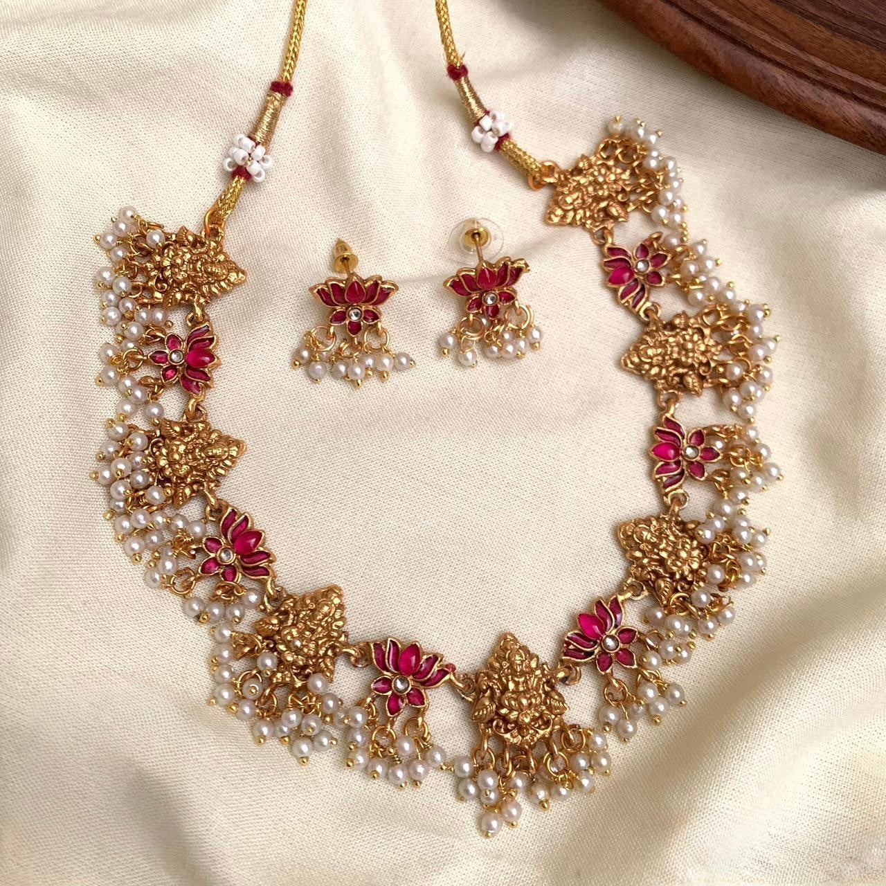 Kamala Lakshmi - Necklace with Pearls - Pink