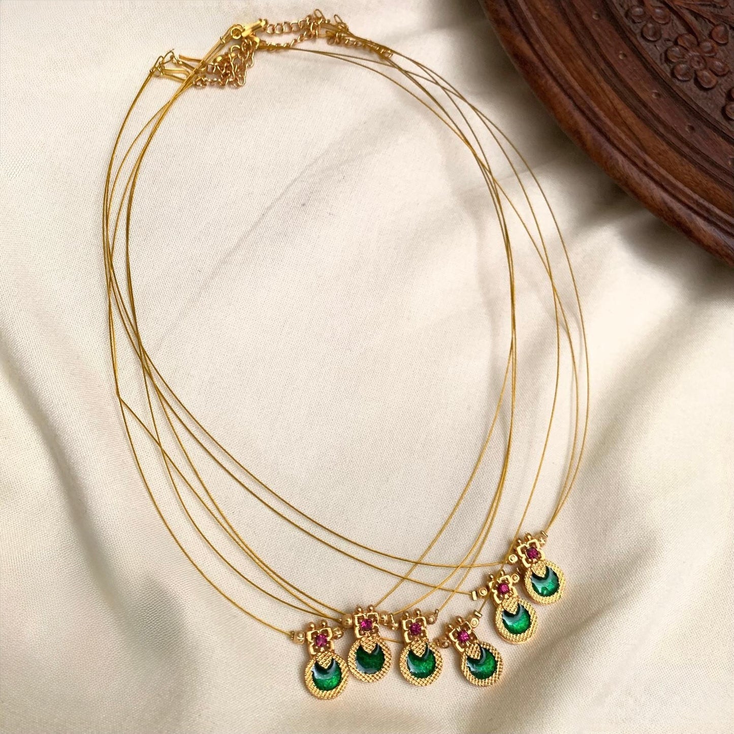 Aarohi - Invisible Palakka Pendant Chain