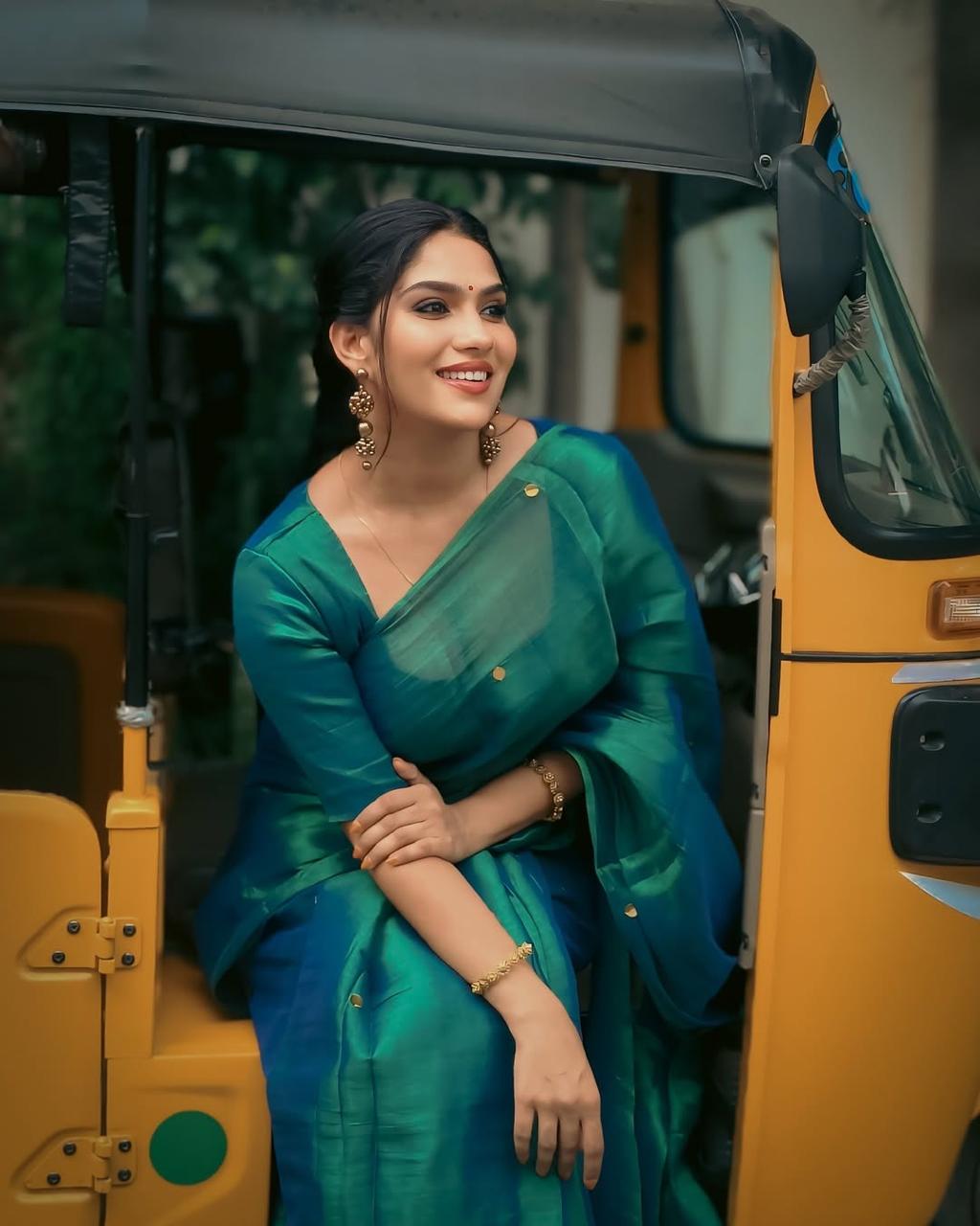 Mayoora - Peacock Green Tissue Saree with Sequins