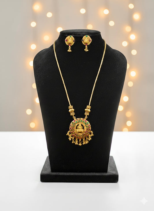 Simple Golden and Red Pendant Necklace