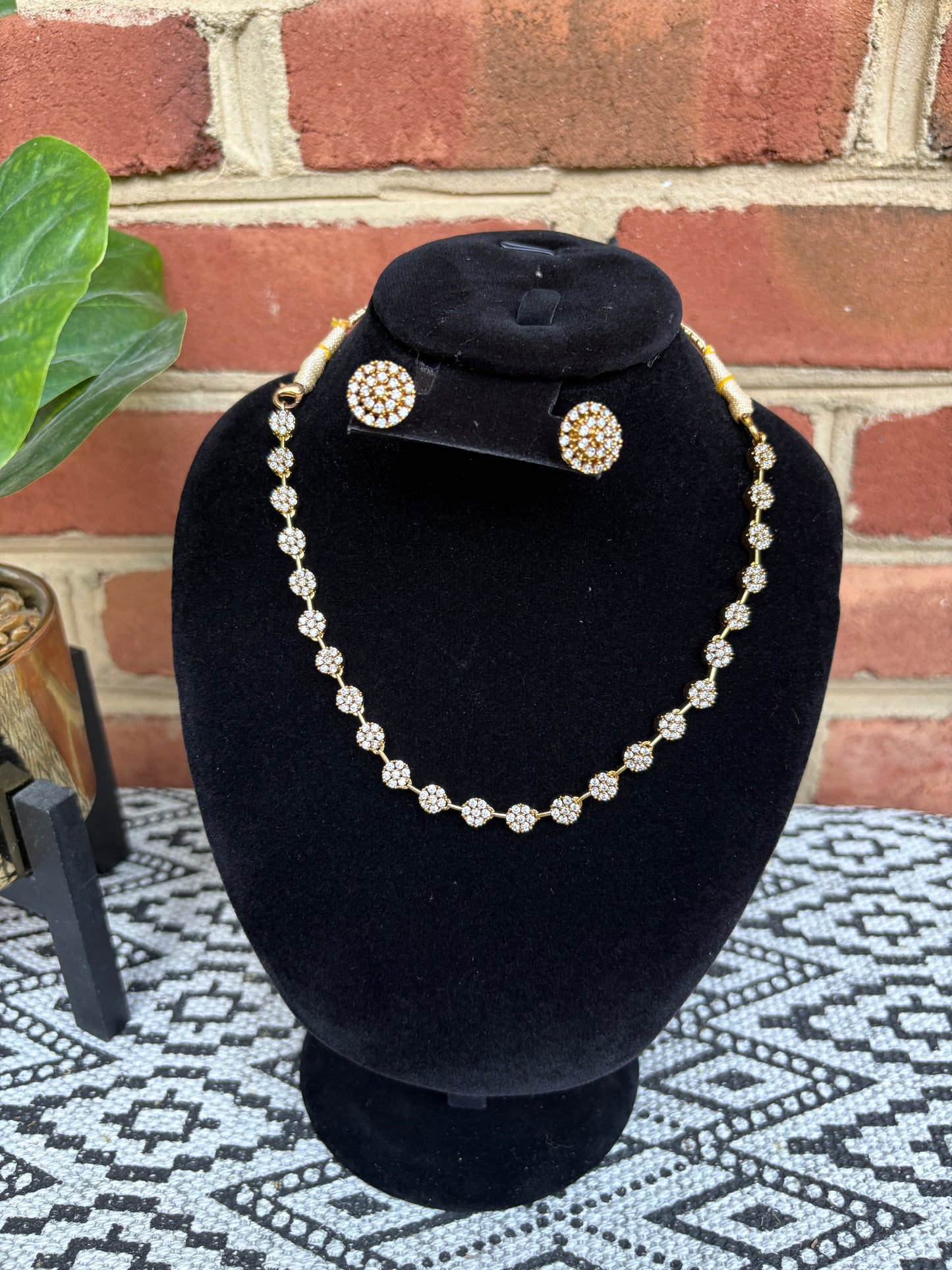 Simple AD White Stone Necklace