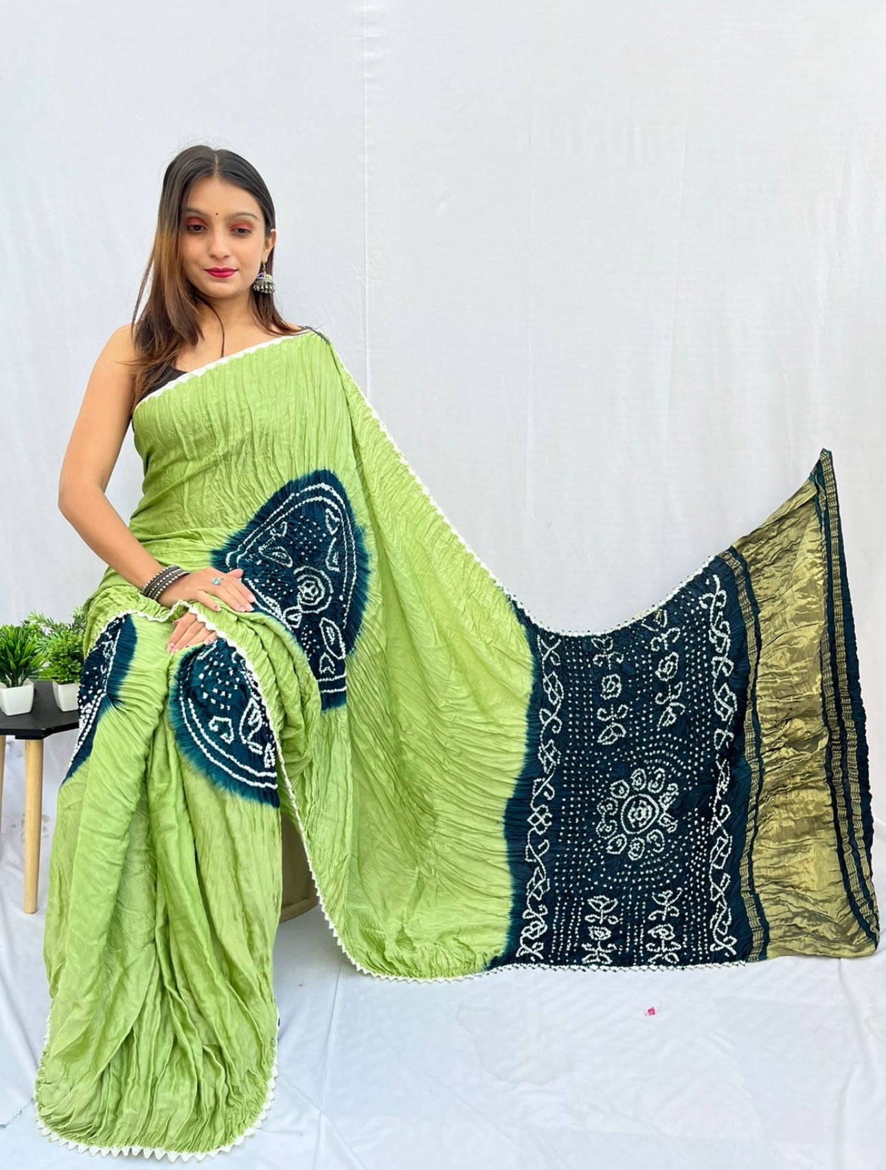 Gajji Silk Hand Tied Bhandhini/Bandej Saree with Contrast Round Design and Lagdi Patta