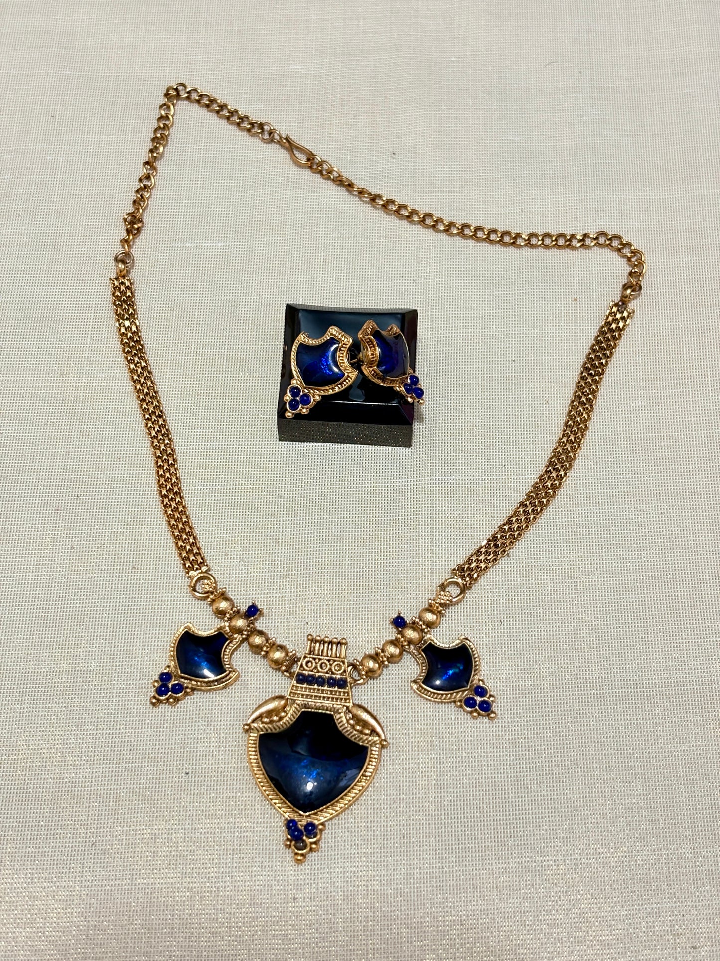 Palakka Pendant Necklace