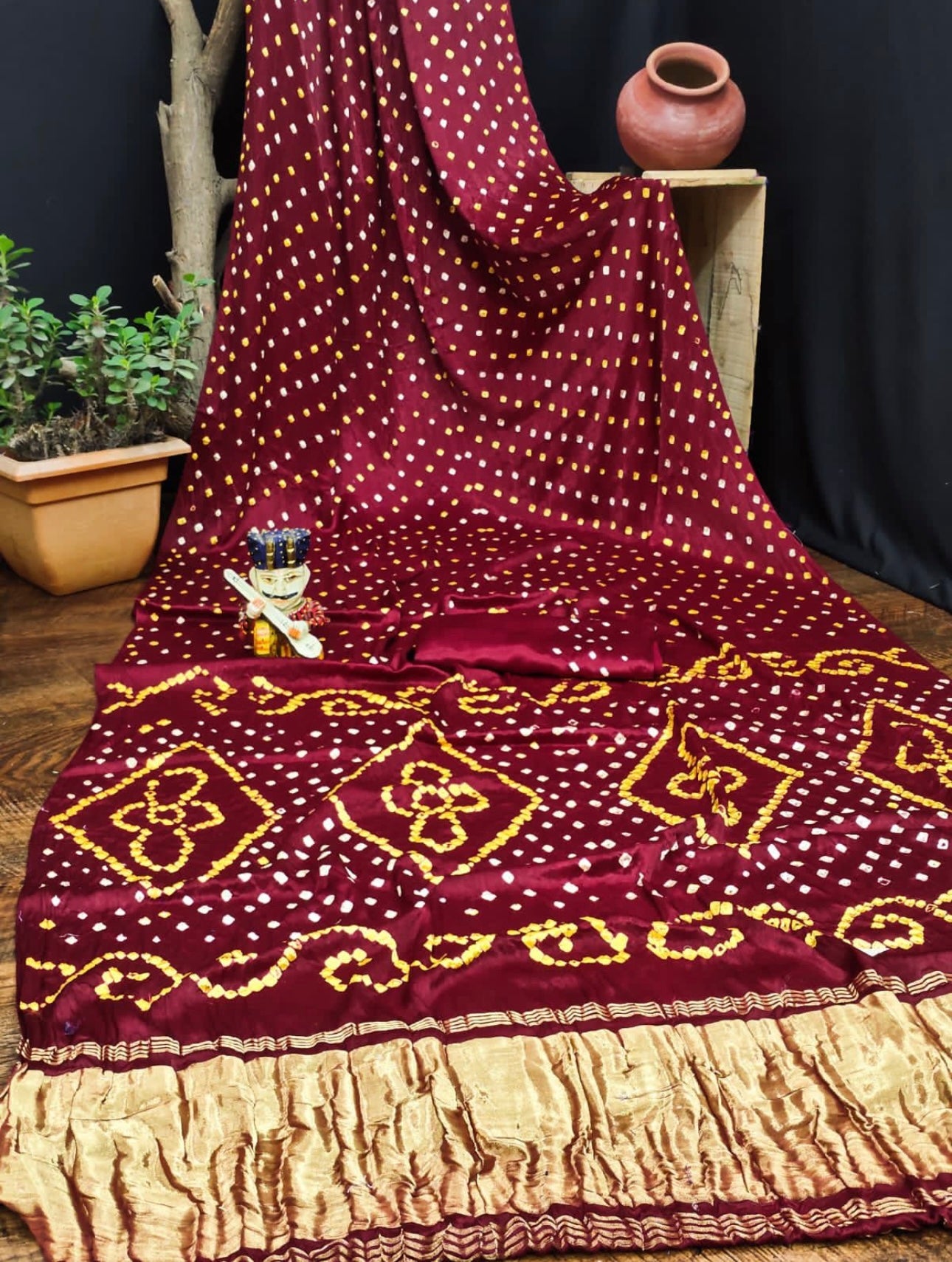 Hand Tied Bhandini/Bandhej Gajji Silk Saree with Lagdi Patta