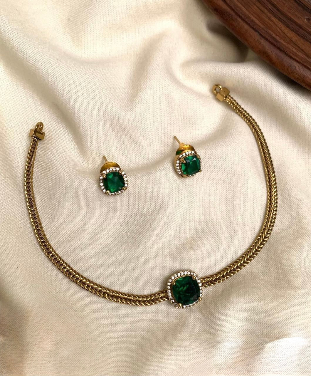 Sundari - Green Stone Necklace & Earring Set