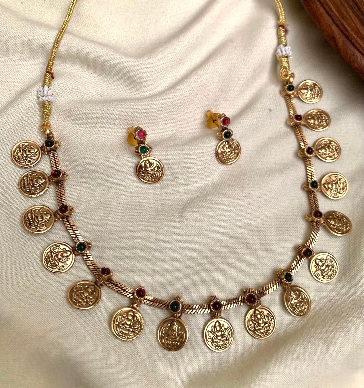 Anvi - Red and Green Kaashu Coin Necklace Set with earring