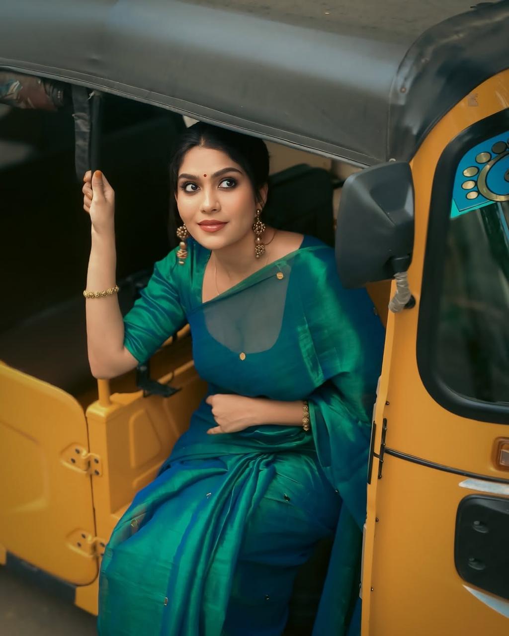 Mayoora - Peacock Green Tissue Saree with Sequins